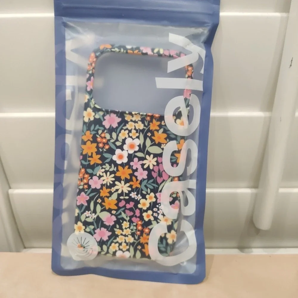 Casely Full Bloom Navy Floral Case iPhone 17 Pro‎ MagSafe Compatible - New